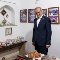 بازدید پزشکیان از مسجد کبود ایروان و اقامه نماز با نمازگزاران  