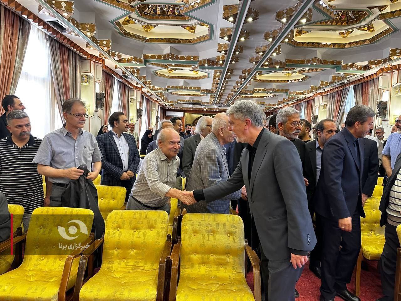 عکس/ دیدار وزیر فرهنگ با هنرمندان اصفهانی و خانواده استاد محمود فرشچیان 