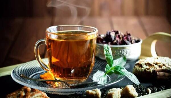 متخصص تغذیه: چای جایگزین آب نیست