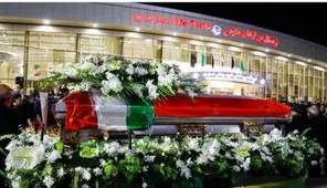 پیکر استاد محمود فرشچیان وارد اصفهان شد