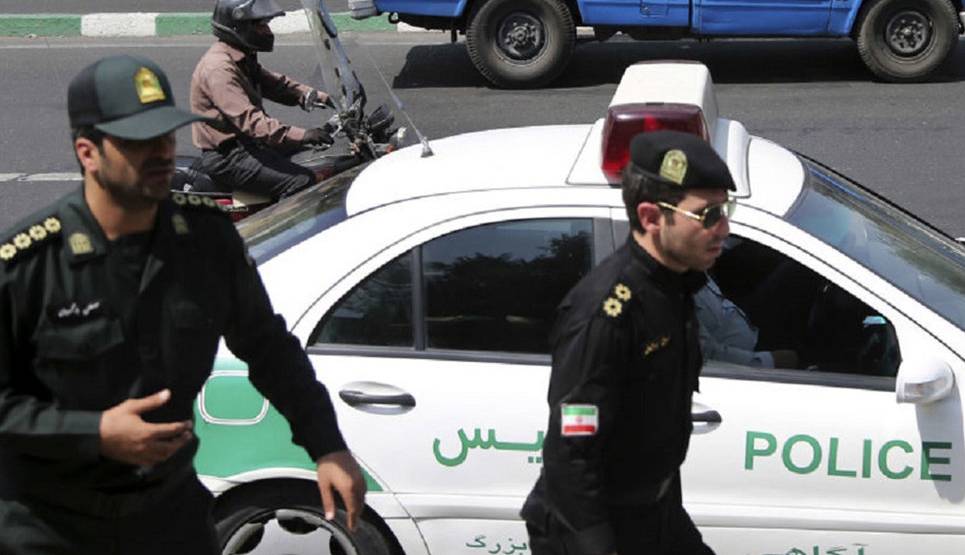 تعقیب‌وگریز هالیوودی در تهران؛ پلیس با شلیک لاستیک پژو ۴۰۵ را از حرکت انداخت