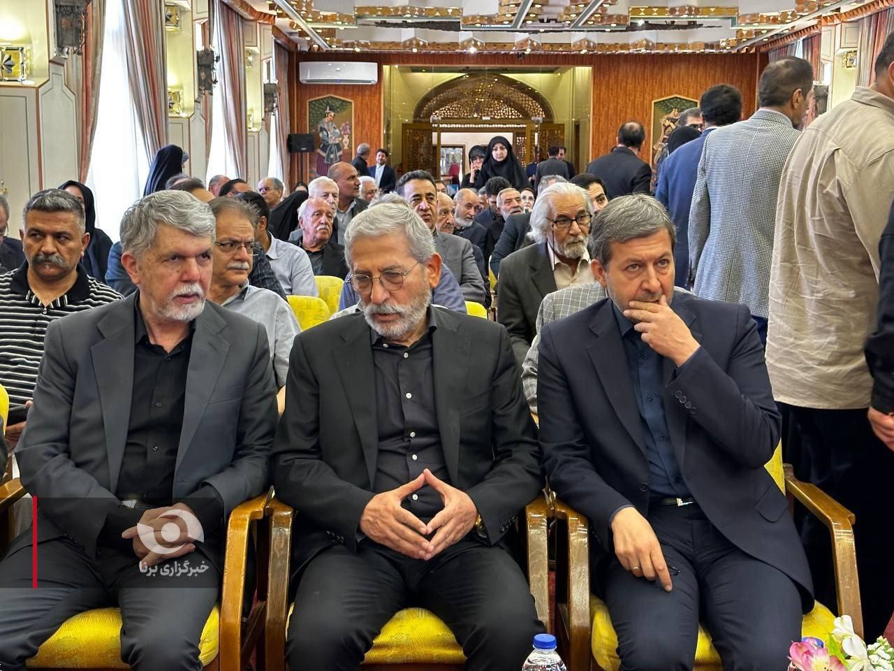 عکس/ دیدار وزیر فرهنگ با هنرمندان اصفهانی و خانواده استاد محمود فرشچیان 