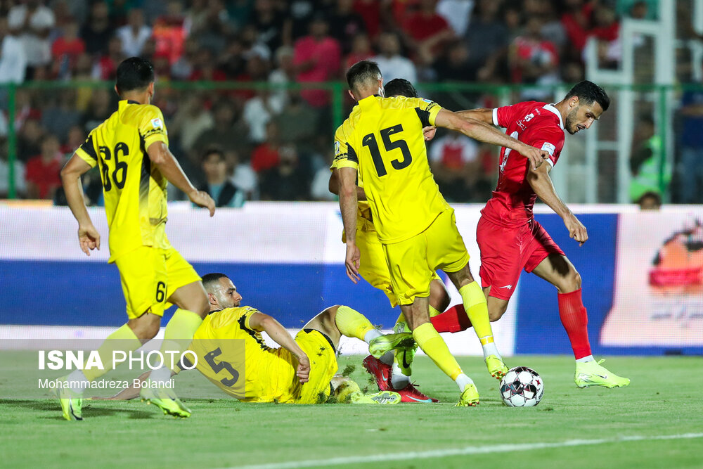  لیگ برتر فوتبال؛ دیدار تیم‌های پرسپولیس و فجر سپاسی
