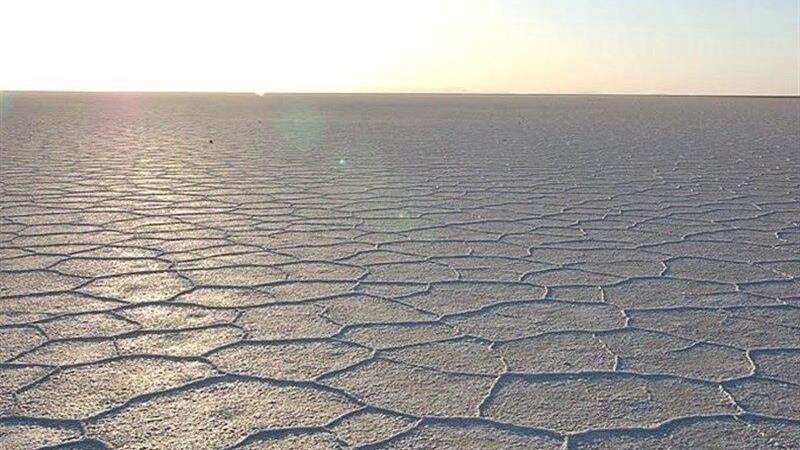 استاندار قم: آسیب پذیری دریاچه نمک بحران گرد و غبار را تشدید می کند