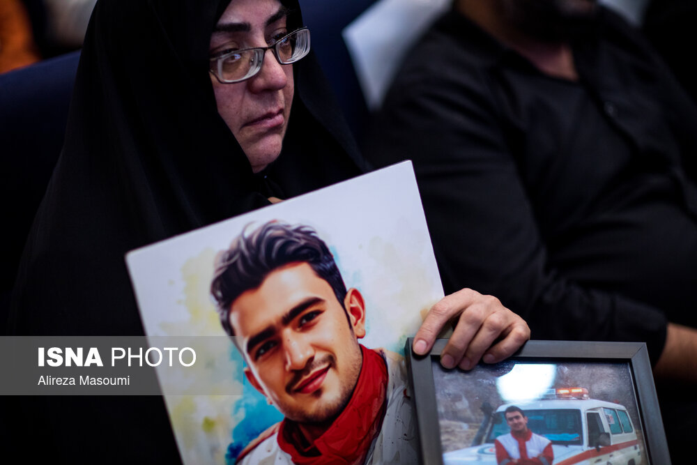 آیین روز جهانی بشردوستی و پاسداشت شهدای هلال احمر