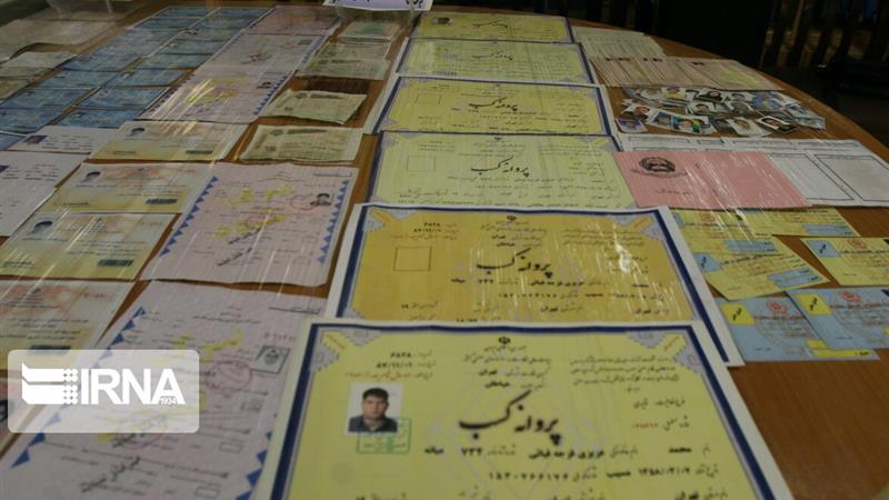 عملیات ضربتی پلیس آگاهی؛ دستگیری ۶۵ متهم و کشف بیش از ۲۰ هزار سند و کالای تقلبی