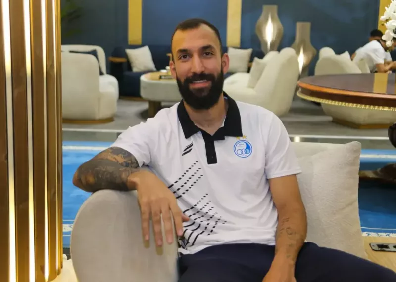 روزبه با درد وحشتناک همراه استقلال