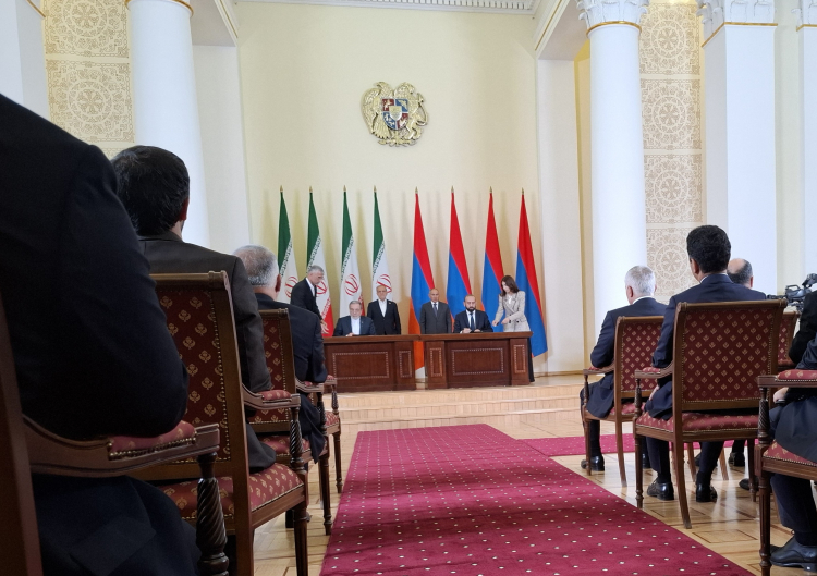 اسناد همکاری و بیانیه مشترک میان ایران و ارمنستان امضا شد