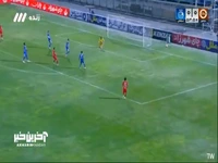 موقعیت گلزنی عالی برای حسین زاده که ضربه این بازیکن با اختلافی کم به بیرون رفت