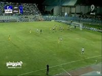 ضربه خطرناک بازیکنان سپاهان که توپ راهی به دروازه ملوان پیدا نکرد