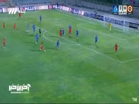 شوت هاشم نژاد با اختلافی کم از کنار دروازه استقلال به بیرون رفت