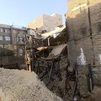 حادثه آوار در شهرک ولیعصر تهران؛ نیمی از سالن پذیرایی متروکه تخریب شد