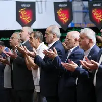 عکس/ نماز خواندن پزشکیان در مسجد کبود ایروان