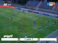 ضربه سر خطرناک بازیکنان استقلال با اختلافی کم از کنار دروازه تراکتور به بیرون رفت