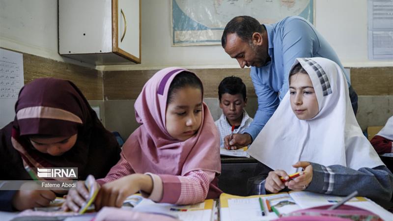 ۱۶ درصد مدارس کشور مربوط به مراکز غیردولتی است/قانون ۳۰ ساعت شدن بیمه معلمان از مهرماه