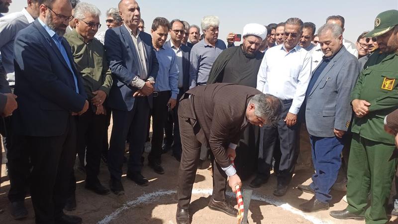 عملیات اجرایی نیروگاه خورشیدی هفت مگاواتی فراهان آغاز شد