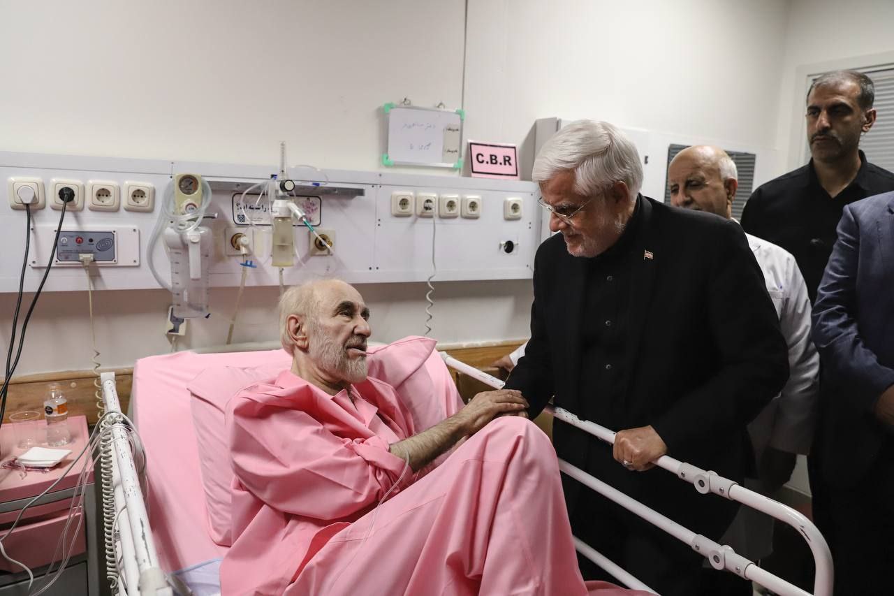 عیادت معاون اول رئیس‌جمهور از سید محمد خاتمی 