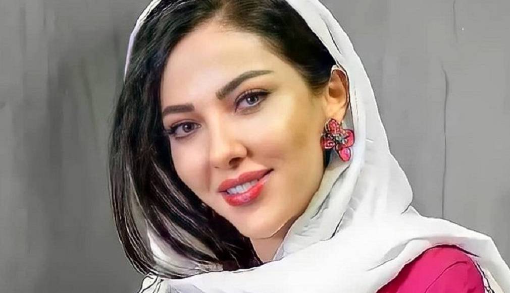 چهره ها/ لیلا اوتادی با یک استایل قرمز جلب‌توجه کرد