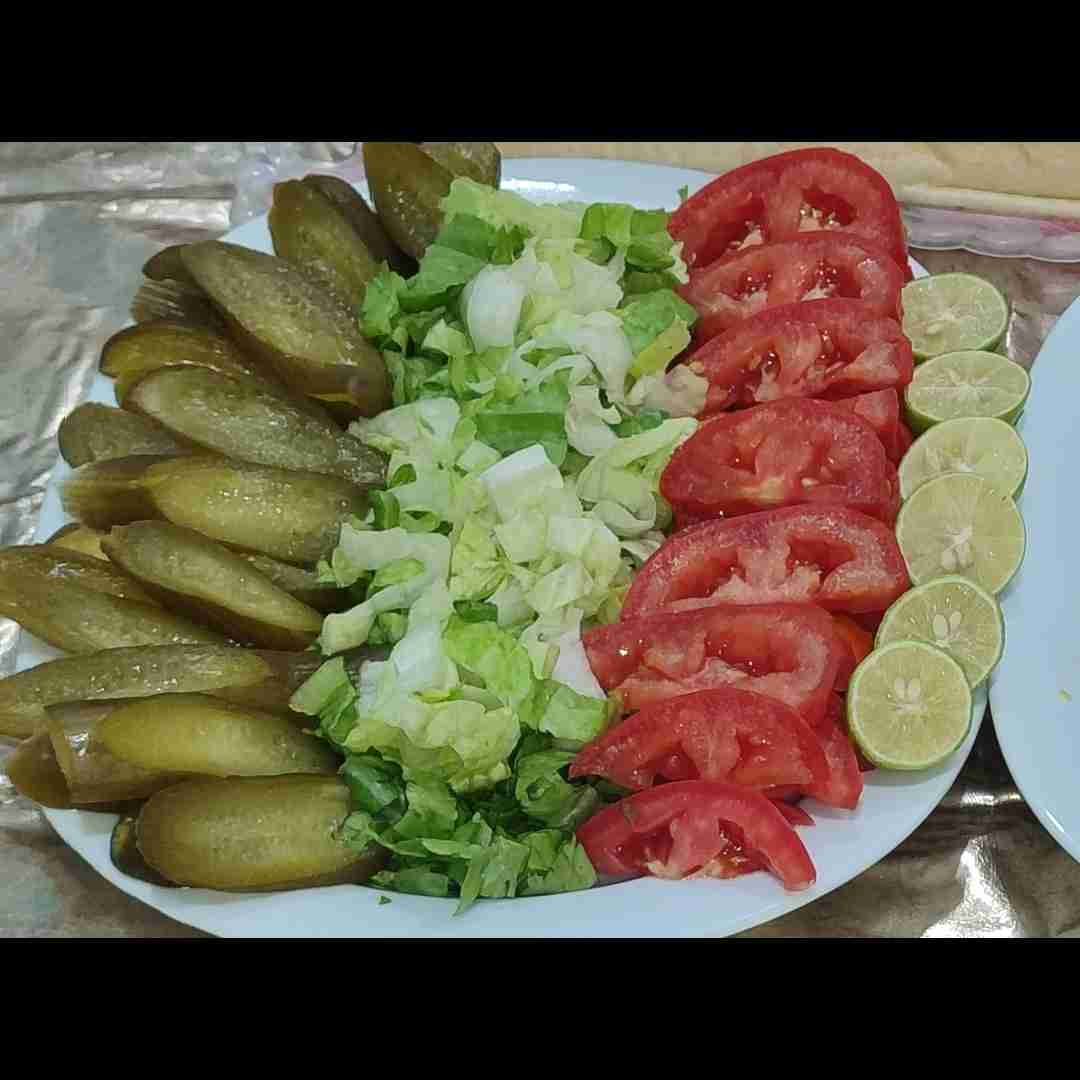 اینم مخلفات فلافلمون..خیار شورشم خونگیه...بعلت کم لطفیه خبری این روزها به کاربران ،قاب تصویر همه اش چاپ نمیشه ..برای شفای عاجل خبری صلوات..☺️