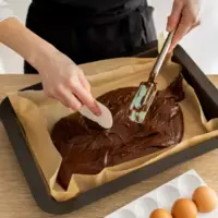 کیک چسبیده به قالب را چگونه جدا کنیم