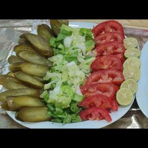 اینم مخلفات فلافلمون..خیار شورشم خونگیه...بعلت کم لطفیه خبری این روزها به کاربران ،قاب تصویر همه اش چاپ نمیشه ..برای شفای عاجل خبری صلوات..☺️