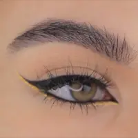 به همین راحتی خط چشم بکش!