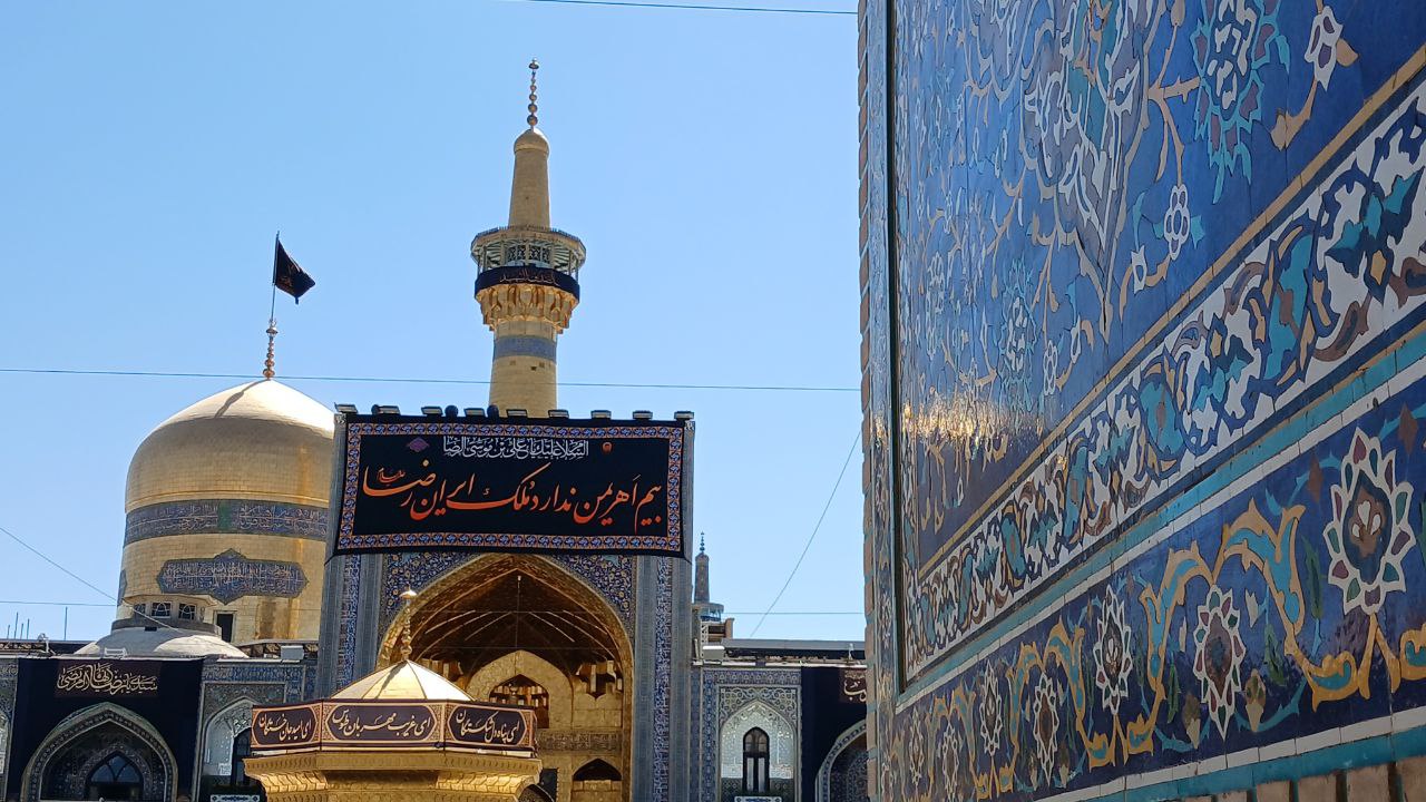 کتیبه ها و سیاهی های حرم مطهر رضوی در روزهای پایانی ماه صفر 