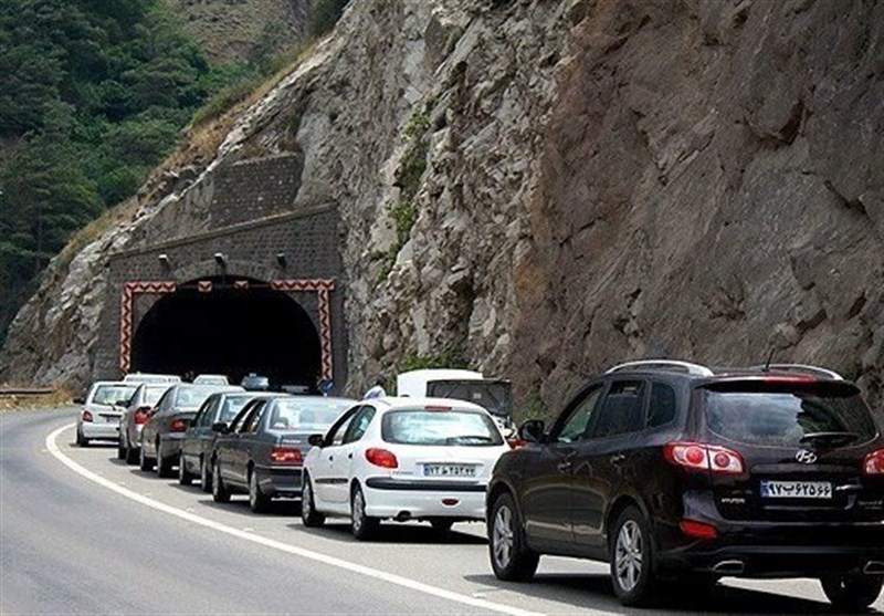 کندوان یکطرفه شد؛ ترافیک پرحجم و سنگین محورهای کندوان و هراز