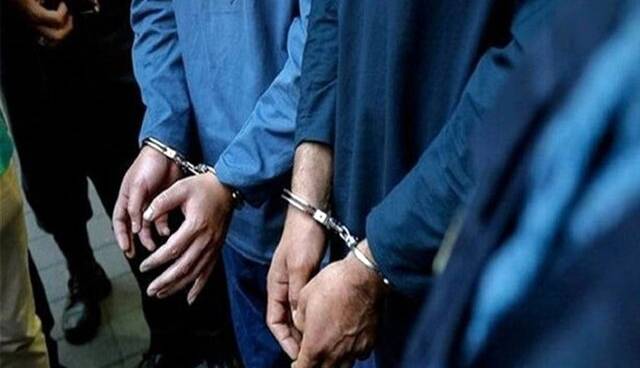 دستگیری مأموران قلابی به جرم اخاذی از کسبه و اتباع غیرمجاز