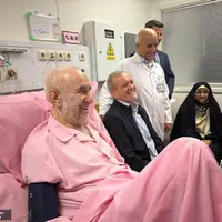 عکس/ عیادت رئیس جمهور از سید محمد خاتمی