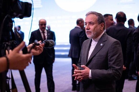 عراقچی: از خرمشهر تا جنگ ۱۲ روزه، پزشکان همواره پناه مردم بودهاند