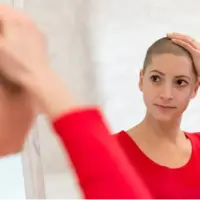 چرا موهای بعضی افراد پس از شیمیدرمانی حالت فر پیدا میکند؟