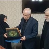 معاون رئیس‌جمهور با خانواده شهیدان قهرمانی در اسلامشهر دیدار کرد