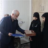 معاون رییس جمهور در امور ایثارگران با خانواده شهید اسماعیل پاشایی در بهارستان دیدار کرد