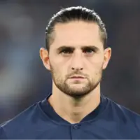 هافبک جنجالی در رادار میلان و ناپولی