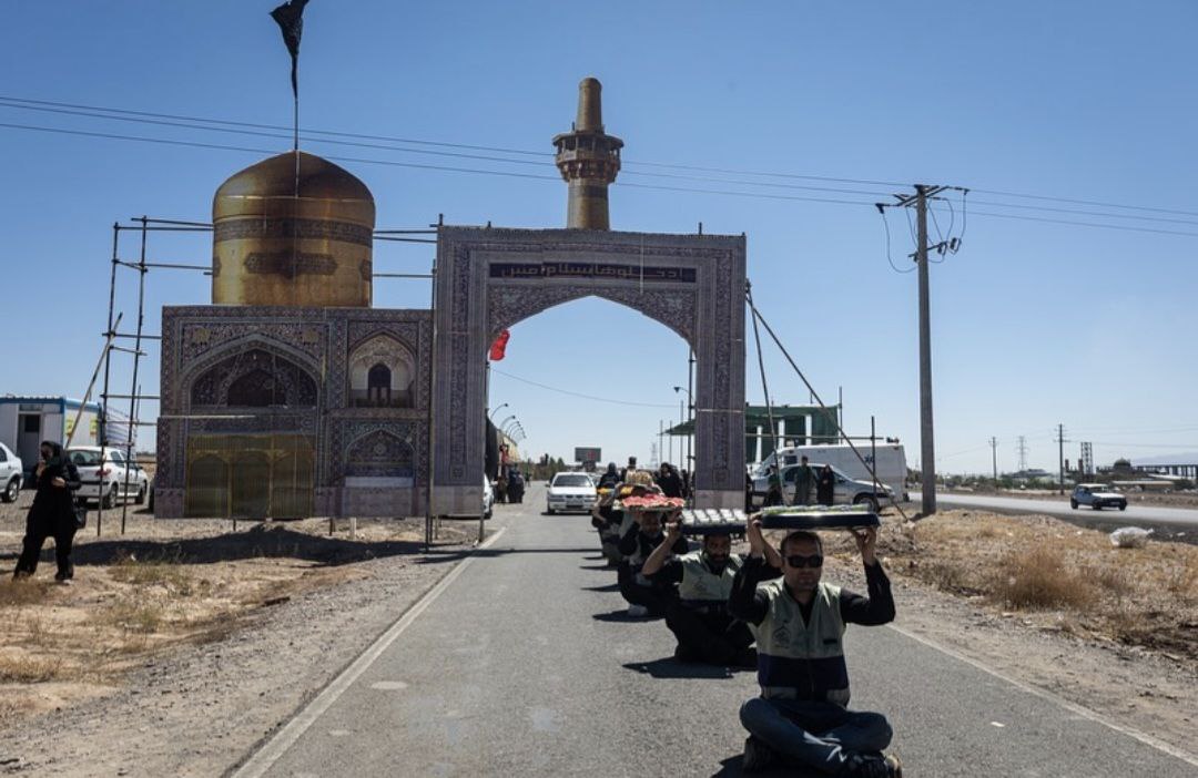 زائران پیاده مسیر آفتاب
