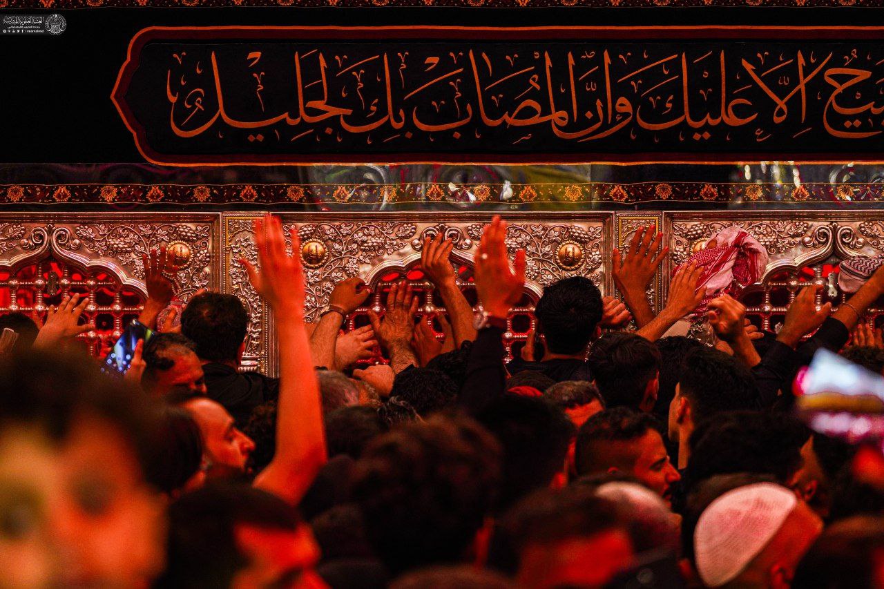 حضور گسترده عزاداران در روضه منوره علوی