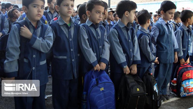 ۶۵ تولیدی مسوول دوخت لباس فرم دانشآموزان قم هستند