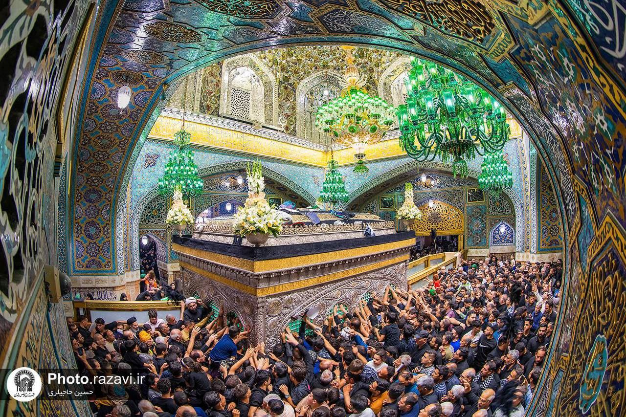 عکس/ نمایی متفاوت از ضریح مطهر رضوی در سالروز شهادت امام رضا علیه‌السلام