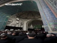 لحظاتی از عزاداری هماهنگ زائران یزدی در ایوان مقصوره مسجد گوهرشاد 