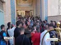 تجمع هواداران پرسپولیس درب هتل محل اقامت تیم