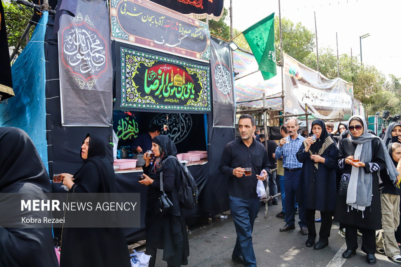 عکس/ موکب های پذیرایی از زائران رضوی در مشهد