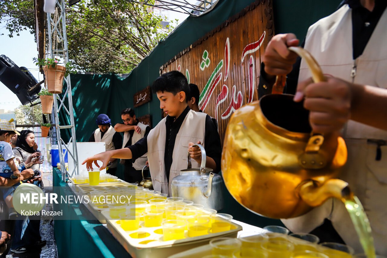 عکس/ موکب های پذیرایی از زائران رضوی در مشهد