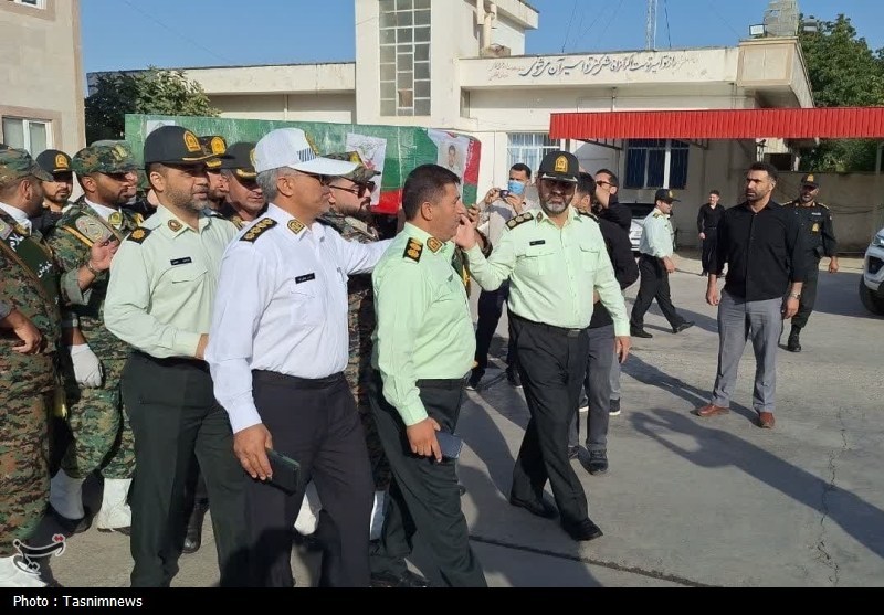 عکس/ وداع جانسوز خانواده و همرزمان با پیکر شهید تولی