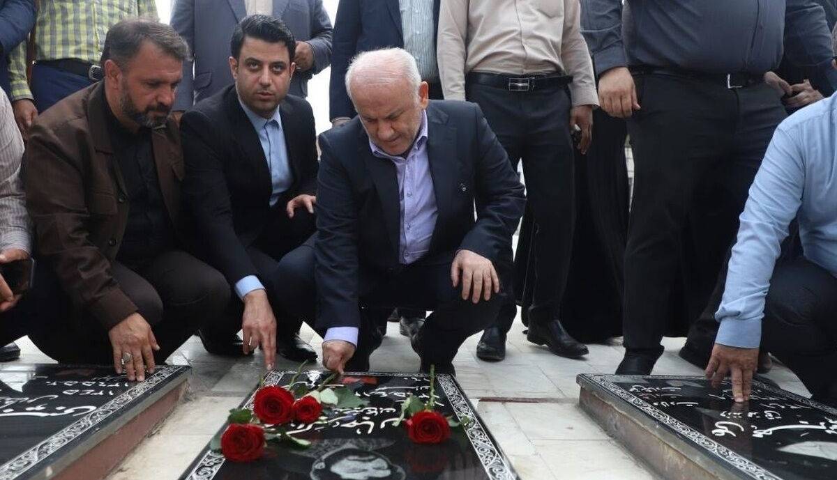 آغاز برنامههای هفته دولت در مازندران با ادای احترام مسئولان به شهدا