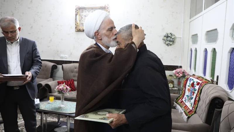 دیدار معاون رییس جمهور با خانواده شهید  در نظرآباد