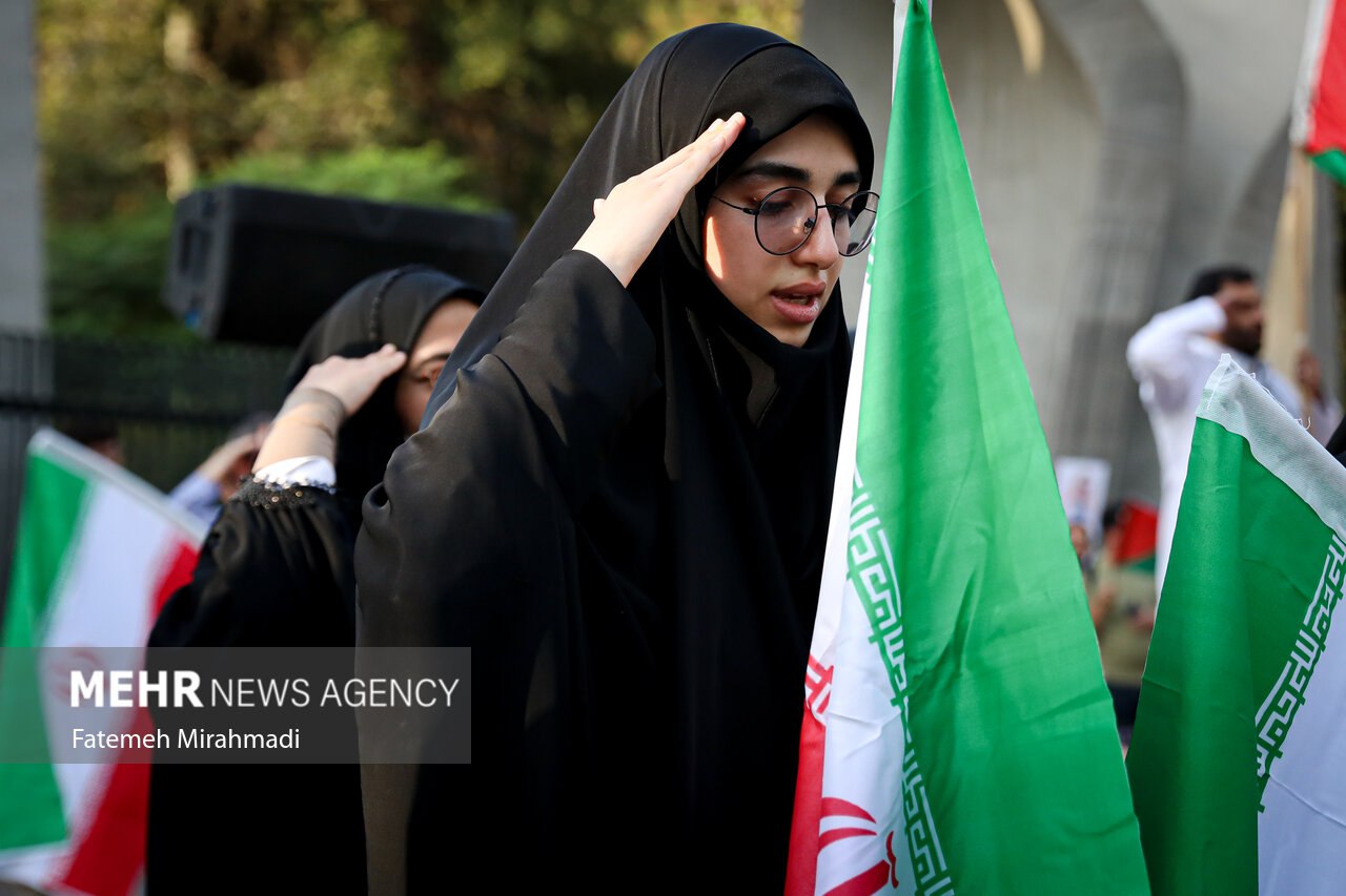 تجمع اعتراضی کادر درمان دانشگاه تهران در محکوم کردن جنایات اسرائیل