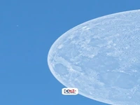 لحظه برخورد یک سنگ فضایی به سطح ماه
