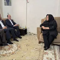 وزیر جهاد کشاورزی با خانواده شهیده همدانی دیدار کرد