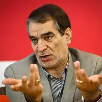 فعال اصولگرا: داشتن گوشی همراه به این معنی است که شما یک نتانیاهو یا یک ترامپ همراهتان است!